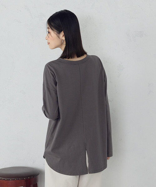 COMME CA ISM（コムサイズム）の「裾スリット ロングＴシャツ（Tシャツ/カットソー・レディース・チャコール/ブラック/ホワイト・MEDIUM/LARGE）」の3枚目の写真