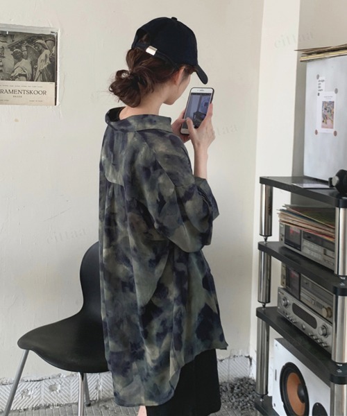 Dalfwin（ダールフィン）の「韓国ファッション タイダイ柄オーバーサイズシャツ（シャツ/ブラウス・レディース・グレー系・FREE）」の3枚目の写真