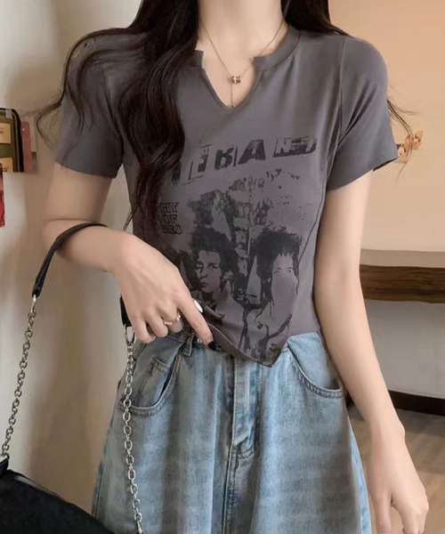 2ly2（トゥーリートゥー）の「短丈×スリムシルエットのヴィンテージ風Tシャツ（Tシャツ/カットソー・レディース・ベージュ/ブラック/グレー/ホワイト・FREE）」の20枚目の写真