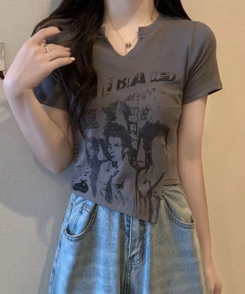 2ly2（トゥーリートゥー）の「短丈×スリムシルエットのヴィンテージ風Tシャツ（Tシャツ/カットソー・レディース・ベージュ/ブラック/グレー/ホワイト・FREE）」の14枚目の写真