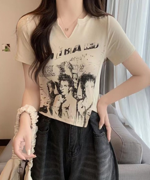 2ly2（トゥーリートゥー）の「短丈×スリムシルエットのヴィンテージ風Tシャツ（Tシャツ/カットソー・レディース・ベージュ/ブラック/グレー/ホワイト・FREE）」の15枚目の写真