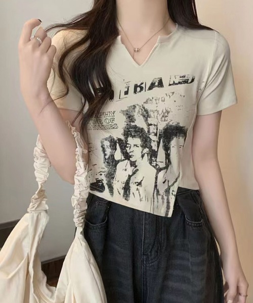 2ly2（トゥーリートゥー）の「短丈×スリムシルエットのヴィンテージ風Tシャツ（Tシャツ/カットソー・レディース・ベージュ/ブラック/グレー/ホワイト・FREE）」の6枚目の写真