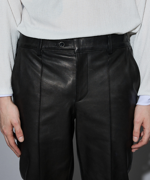 5351 POUR LES HOMMES（ゴーサンゴーイチプールオム）の「【セットアップ対応】レザー テーパード スラックスパンツ（スラックス・メンズ・ブラック・50/48/46/44）」の6枚目の写真