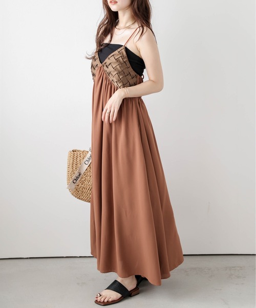 AMELY(エミリー)の「デザインキャミソールワンピース(ワンピース・レディース・ブラック/ホワイト/テラコッタ・フリー)」の6枚目の写真