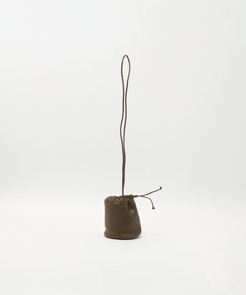 YAHKI（ヤーキ）の「＜YAHKI＞ミニ レザー ドロスト ショルダーバッグ（ショルダーバッグ・レディース・ブラック/オリーブ・FREE）」の12枚目の写真