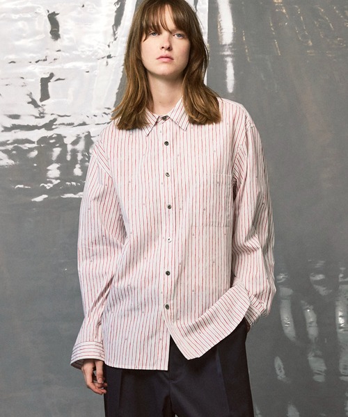 MAISON SPECIAL（メゾンスペシャル）の「《UNISEX》【Italian Dead Stock Fabric】Prime-Over Regular Collar Shirt/プライムオーバーレギュラーカラーシャツ【MAISON SPECIAL/メゾンスペシャル】（シャツ/ブラウス・メンズ・ブルー/アイボリー/ライトブルー/サックスブルー/その他1/その他2/ライトグレー/ブラウン/ピンク/ホワイト・0/1/2）」の2枚目の写真