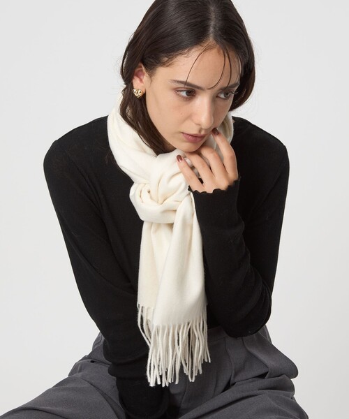 green label relaxing(グリーンレーベルリラクシング)の「ウール 無地 マフラー / ストール(マフラー・レディース・オフホワイト/ブラック/ダークグレー/モカ/ライトブルー・FREE)」の15枚目の写真