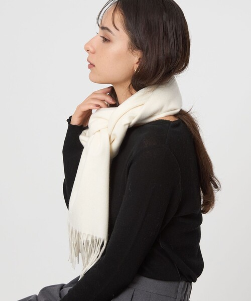 green label relaxing(グリーンレーベルリラクシング)の「ウール 無地 マフラー / ストール(マフラー・レディース・オフホワイト/ブラック/ダークグレー/モカ/ライトブルー・FREE)」の16枚目の写真