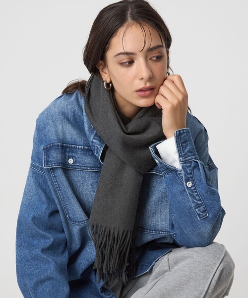 green label relaxing(グリーンレーベルリラクシング)の「ウール 無地 マフラー / ストール(マフラー・レディース・オフホワイト/ブラック/ダークグレー/モカ/ライトブルー・FREE)」の17枚目の写真