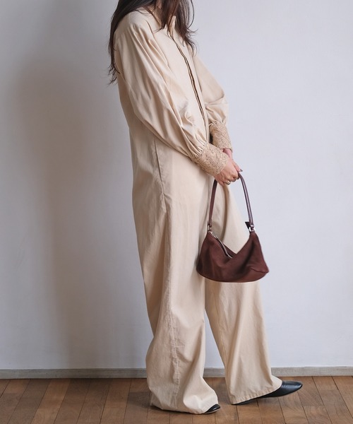 AKTE（アクテ）の「ポイントレースコーデュロイジャンプスーツ（つなぎ/オールインワン・レディース・ライトベージュ/ネイビー・FREE/TALL）」の7枚目の写真