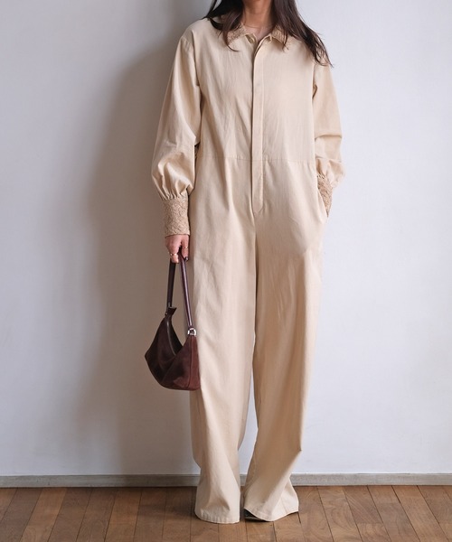 AKTE（アクテ）の「ポイントレースコーデュロイジャンプスーツ（つなぎ/オールインワン・レディース・ライトベージュ/ネイビー・FREE/TALL）」の9枚目の写真