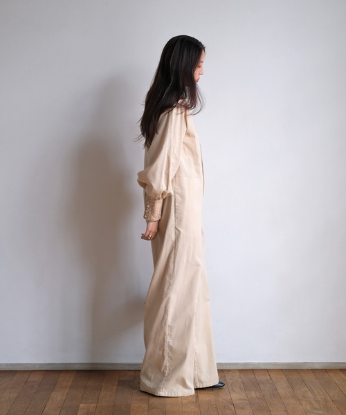 AKTE（アクテ）の「ポイントレースコーデュロイジャンプスーツ（つなぎ/オールインワン・レディース・ライトベージュ/ネイビー・FREE/TALL）」の13枚目の写真