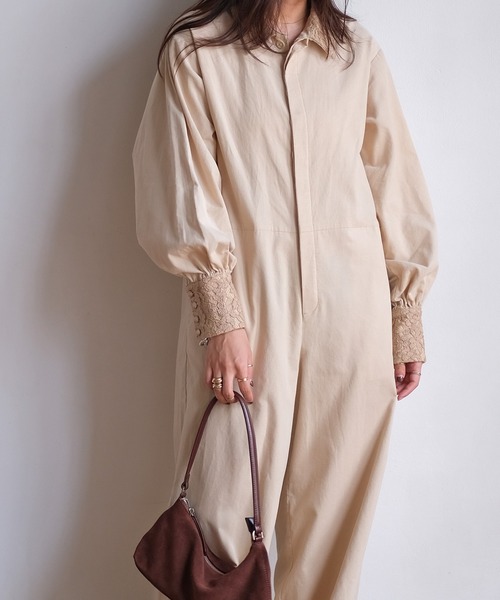 AKTE（アクテ）の「ポイントレースコーデュロイジャンプスーツ（つなぎ/オールインワン・レディース・ライトベージュ/ネイビー・FREE/TALL）」の10枚目の写真