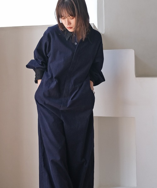 AKTE（アクテ）の「ポイントレースコーデュロイジャンプスーツ（つなぎ/オールインワン・レディース・ライトベージュ/ネイビー・FREE/TALL）」の20枚目の写真