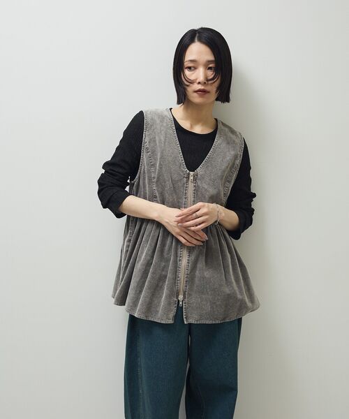 ELENCARE DUE（エレンカーレデュエ）の「・ELENCARE DUE ケミカルコーデュロイベスト（ベスト・レディース・グレー/ブラウン/グリーン・FREE）」の10枚目の写真