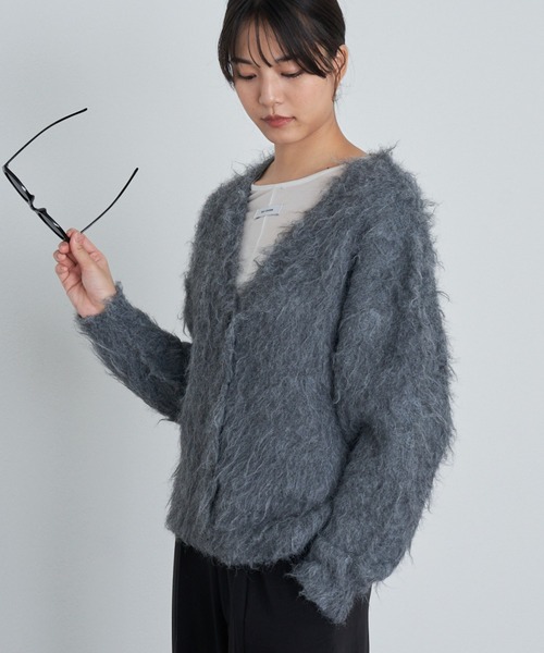 RAY CASSIN（レイカズン）の「シャギーVルーズカーディガン（カーディガン/ボレロ・レディース・グレー/ライトベージュ/パープル・FREE）」の12枚目の写真