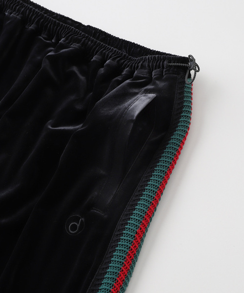 The DUFFER N NEPHEWS(ザ ダファーアンドネフューズ)の「The DUFFER N NEPHEWS(ザ・ダファー・アンド・ネフューズ) TRACK PANTS VELOURS(その他パンツ・メンズ・ブラック・MEDIUM/SMALL)」の4枚目の写真