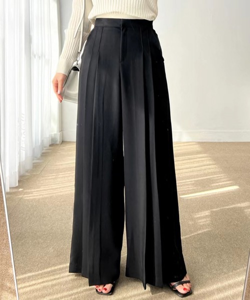 Doula Doula（ドゥーラドゥーラ）の「ワイドタックフレアパンツ（その他パンツ・レディース・ブラック/ベージュ/ブルー・S/M/L）」の2枚目の写真