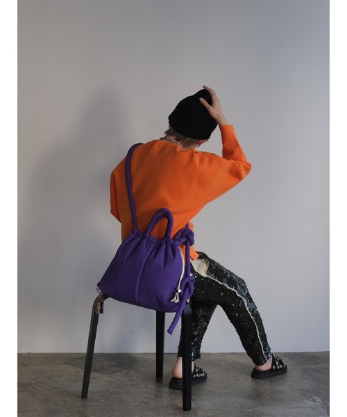 cheek(BAG)(チーク)の「【cheek】puff kinchaku 2way tote(トートバッグ・レディース・ブラック/グレー/イエロー/パープル/カーキ・FREE)」の8枚目の写真