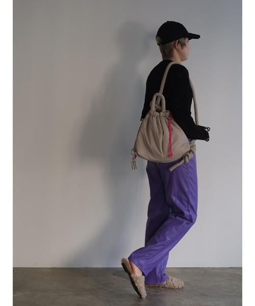 cheek(BAG)(チーク)の「【cheek】puff kinchaku 2way tote(トートバッグ・レディース・ブラック/グレー/イエロー/パープル/カーキ・FREE)」の9枚目の写真
