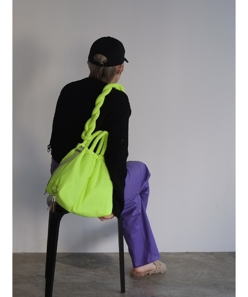 cheek(BAG)(チーク)の「【cheek】puff kinchaku 2way tote(トートバッグ・レディース・ブラック/グレー/イエロー/パープル/カーキ・FREE)」の10枚目の写真