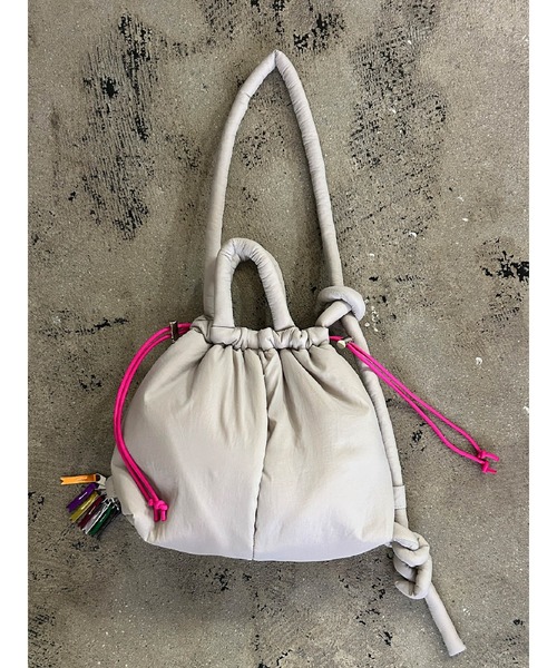 cheek(BAG)(チーク)の「【cheek】puff kinchaku 2way tote(トートバッグ・レディース・ブラック/グレー/イエロー/パープル/カーキ・FREE)」の13枚目の写真