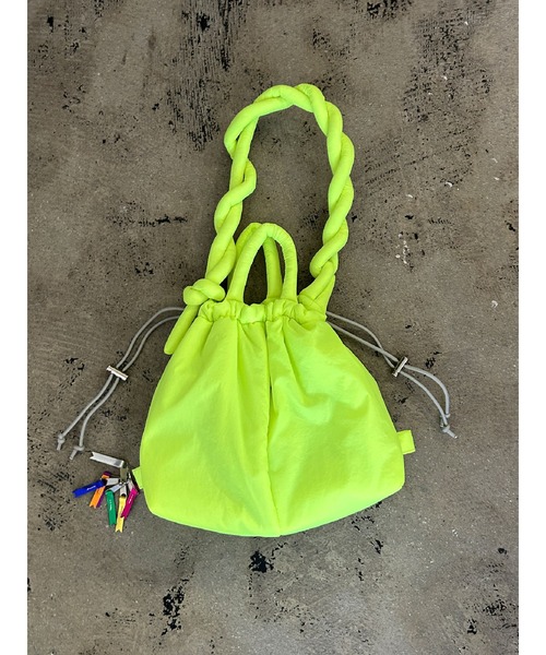 cheek(BAG)(チーク)の「【cheek】puff kinchaku 2way tote(トートバッグ・レディース・ブラック/グレー/イエロー/パープル/カーキ・FREE)」の15枚目の写真