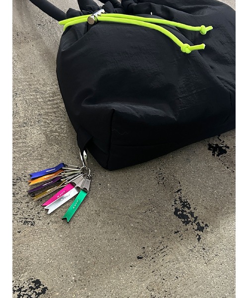 cheek(BAG)(チーク)の「【cheek】puff kinchaku 2way tote(トートバッグ・レディース・ブラック/グレー/イエロー/パープル/カーキ・FREE)」の17枚目の写真