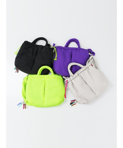 cheek(BAG)(チーク)の「【cheek】puff kinchaku 2way tote(トートバッグ・レディース・ブラック/グレー/イエロー/パープル/カーキ・FREE)」の6枚目の写真