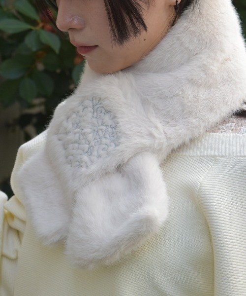 axes femme（アクシーズファム）の「刺繍ファーティペット（マフラー・レディース・グレー/キナリ・FREE）」の13枚目の写真