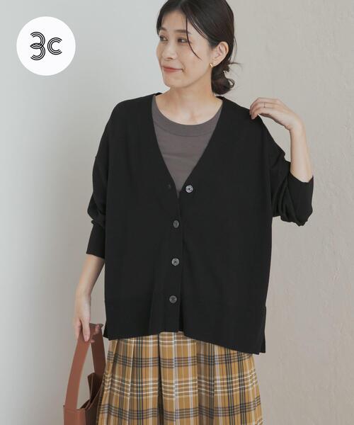 URBAN RESEARCH DOORS（アーバンリサーチドアーズ）の「ウォッシャブルウールVネックワイドカーディガン（カーディガン/ボレロ・レディース・ブラック/ベージュ系その他/ゴールド・MEDIUM）」の2枚目の写真