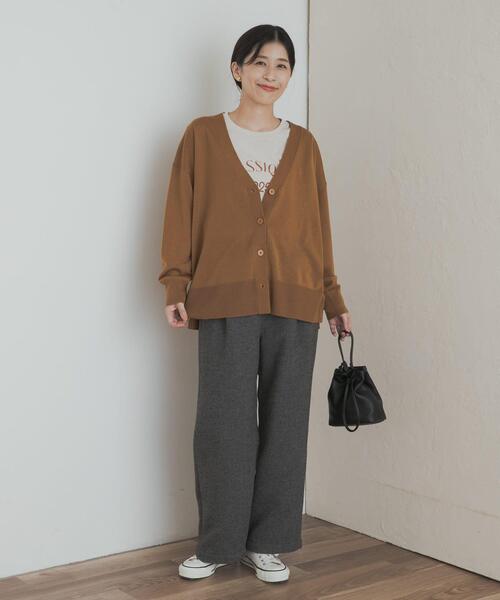 URBAN RESEARCH DOORS（アーバンリサーチドアーズ）の「ウォッシャブルウールVネックワイドカーディガン（カーディガン/ボレロ・レディース・ブラック/ベージュ系その他/ゴールド・MEDIUM）」の22枚目の写真