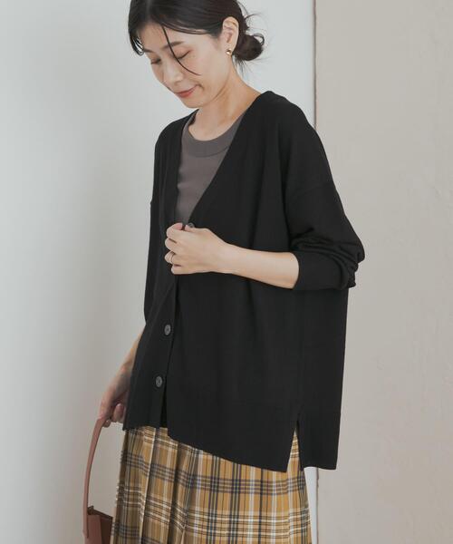 URBAN RESEARCH DOORS（アーバンリサーチドアーズ）の「ウォッシャブルウールVネックワイドカーディガン（カーディガン/ボレロ・レディース・ブラック/ベージュ系その他/ゴールド・MEDIUM）」の12枚目の写真