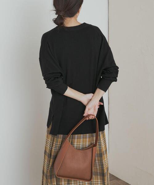 URBAN RESEARCH DOORS（アーバンリサーチドアーズ）の「ウォッシャブルウールVネックワイドカーディガン（カーディガン/ボレロ・レディース・ブラック/ベージュ系その他/ゴールド・MEDIUM）」の11枚目の写真