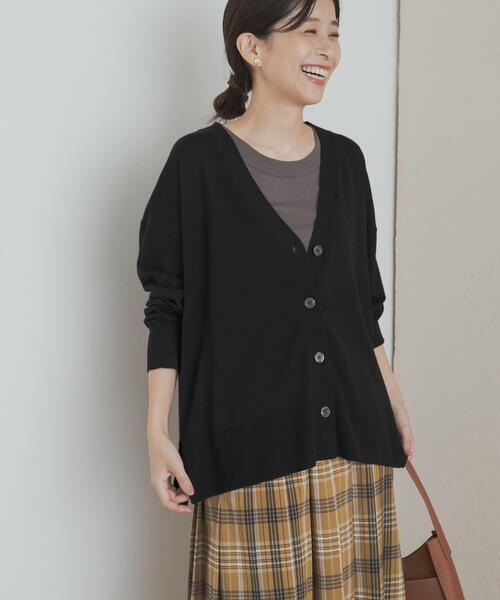 URBAN RESEARCH DOORS（アーバンリサーチドアーズ）の「ウォッシャブルウールVネックワイドカーディガン（カーディガン/ボレロ・レディース・ブラック/ベージュ系その他/ゴールド・MEDIUM）」の9枚目の写真