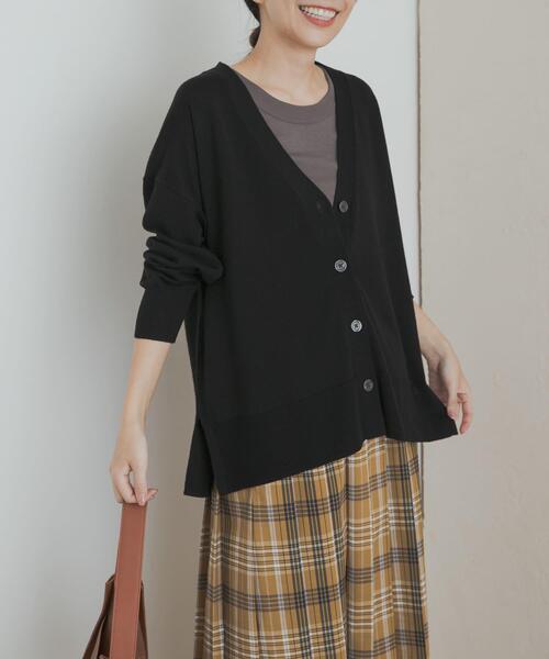 URBAN RESEARCH DOORS（アーバンリサーチドアーズ）の「ウォッシャブルウールVネックワイドカーディガン（カーディガン/ボレロ・レディース・ブラック/ベージュ系その他/ゴールド・MEDIUM）」の7枚目の写真