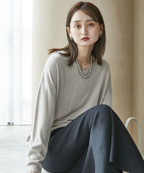 nissen(ニッセン)の「カシミヤタッチ ドロップショルダーVネックニット(ニット/セーター・レディース・ブルーグリーン/ブラック/グレイッシュベージュ/レッド・M/L/LL)」の1枚目の写真