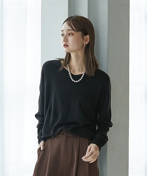 nissen(ニッセン)の「カシミヤタッチ ドロップショルダーVネックニット(ニット/セーター・レディース・ブルーグリーン/ブラック/グレイッシュベージュ/レッド・M/L/LL)」の2枚目の写真