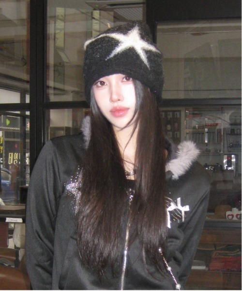 Vini（ヴィニ）の「ユニセックススターモチーフビーニー（ニットキャップ/ビーニー・レディース・ブラック/クリーム・FREE）」の2枚目の写真