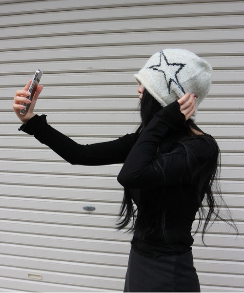 Vini（ヴィニ）の「ユニセックススターモチーフビーニー（ニットキャップ/ビーニー・レディース・ブラック/クリーム・FREE）」の6枚目の写真