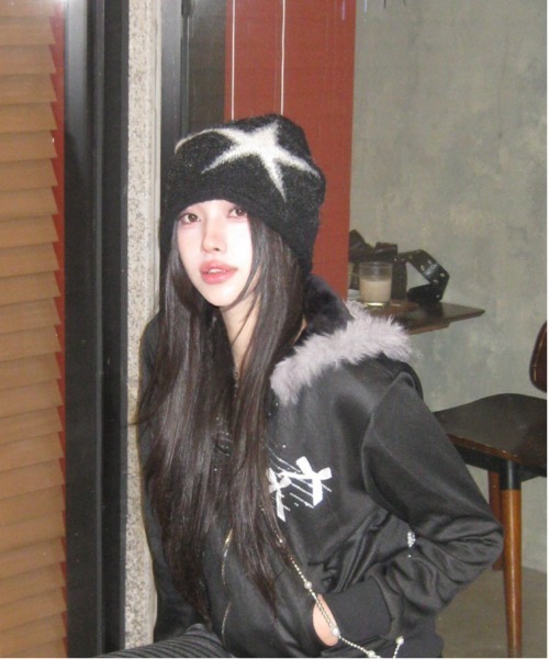 Vini（ヴィニ）の「ユニセックススターモチーフビーニー（ニットキャップ/ビーニー・レディース・ブラック/クリーム・FREE）」の19枚目の写真