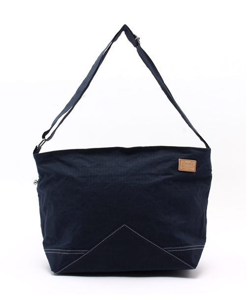 COSSHI（コッシ）の「COSSHI RIP-STOP PARAFFIN SHOULDER（ショルダーバッグ・メンズ・ネイビー/ブラック/ライトグレー・FREE）」の3枚目の写真