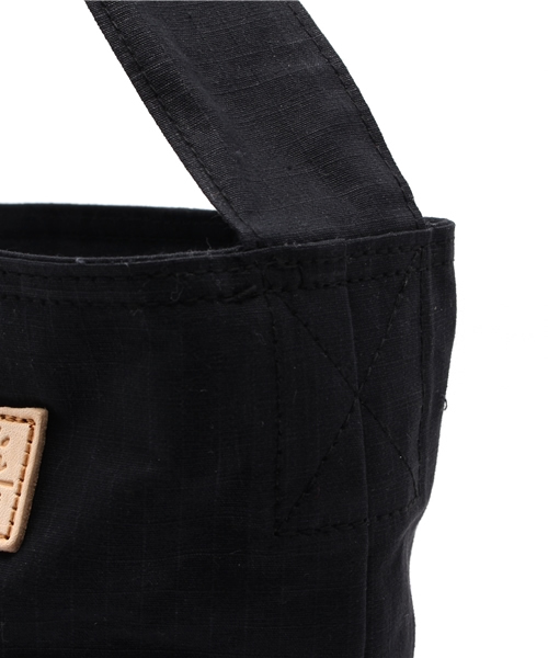 COSSHI（コッシ）の「COSSHI RIP-STOP PARAFFIN SHOULDER（ショルダーバッグ・メンズ・ネイビー/ブラック/ライトグレー・FREE）」の8枚目の写真