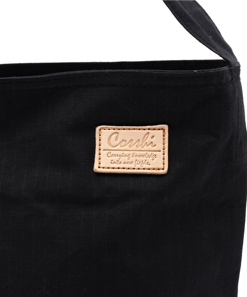 COSSHI（コッシ）の「COSSHI RIP-STOP PARAFFIN SHOULDER（ショルダーバッグ・メンズ・ネイビー/ブラック/ライトグレー・FREE）」の9枚目の写真