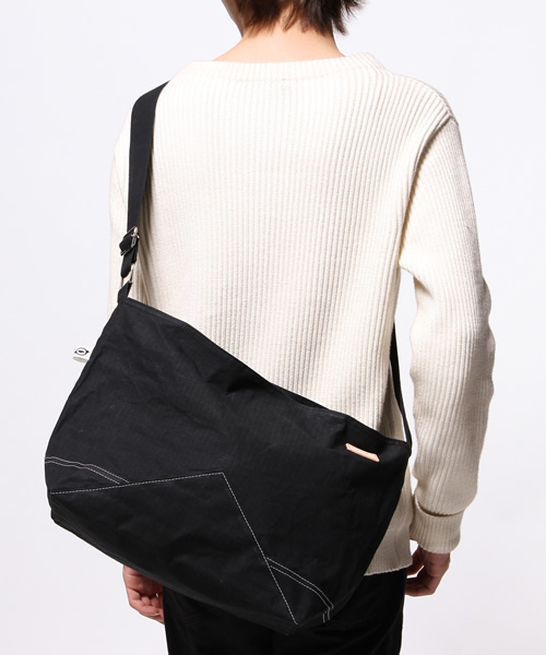 COSSHI（コッシ）の「COSSHI RIP-STOP PARAFFIN SHOULDER（ショルダーバッグ・メンズ・ネイビー/ブラック/ライトグレー・FREE）」の7枚目の写真