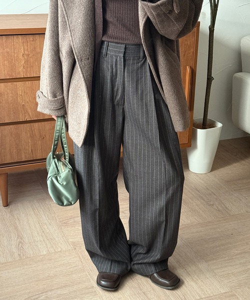 MUHET（ミュエータ）の「wool-like tuck straight pants / ウールライクタックストレートパンツ（スラックス・レディース・グレー/ブラウン/ネイビー・MEDIUM/SMALL/LARGE）」の5枚目の写真