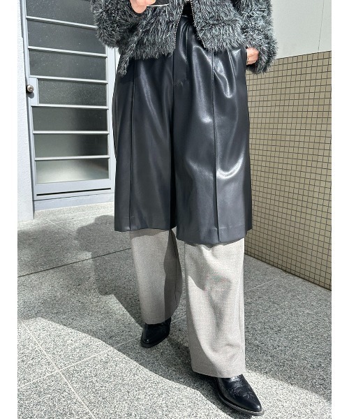 ELCHELE（エルチェレ）の「HALF LAYERED PANTS（スラックス・レディース・ブラウン/ブラック・36/38）」の5枚目の写真