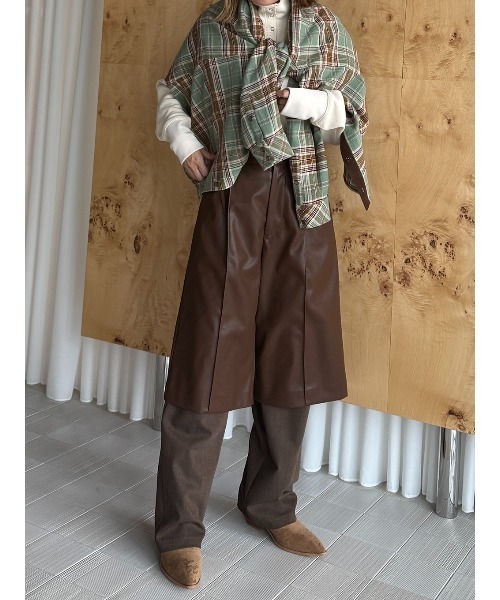 ELCHELE（エルチェレ）の「HALF LAYERED PANTS（スラックス・レディース・ブラウン/ブラック・36/38）」の13枚目の写真