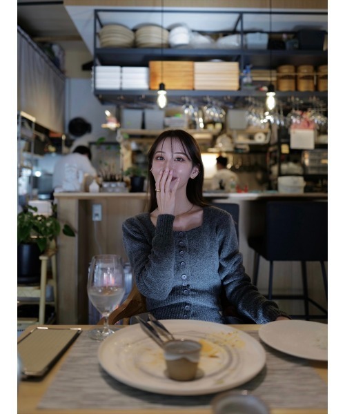 amel（エイメル）の「スクエアネックコルセットデザインニット / グレー（ニット/セーター・レディース・グレー・FREE）」の3枚目の写真