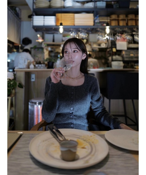 amel（エイメル）の「スクエアネックコルセットデザインニット / グレー（ニット/セーター・レディース・グレー・FREE）」の2枚目の写真